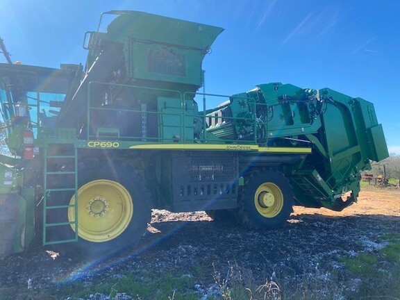2018 John Deere CP690 Photo 4