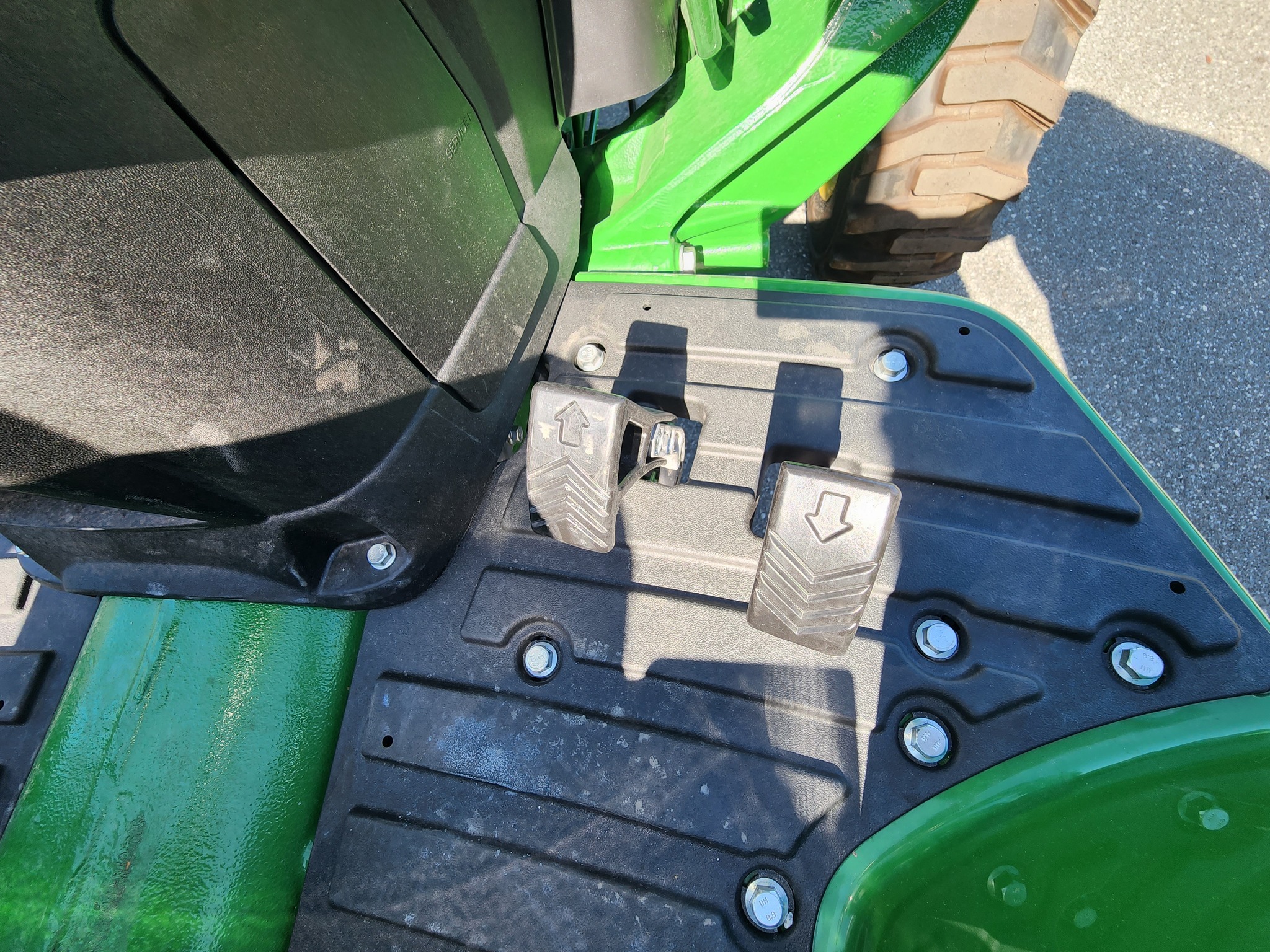 2023 John Deere 4066M Image 7