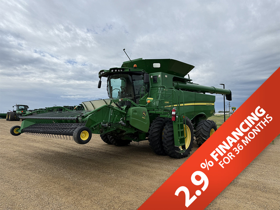 Photo of a 2013 John Deere S690