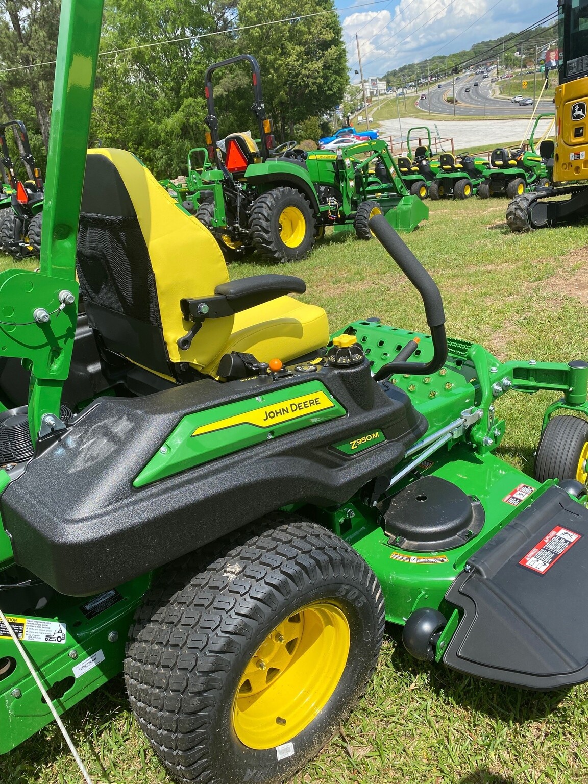 2023 John Deere Z950 Image 4