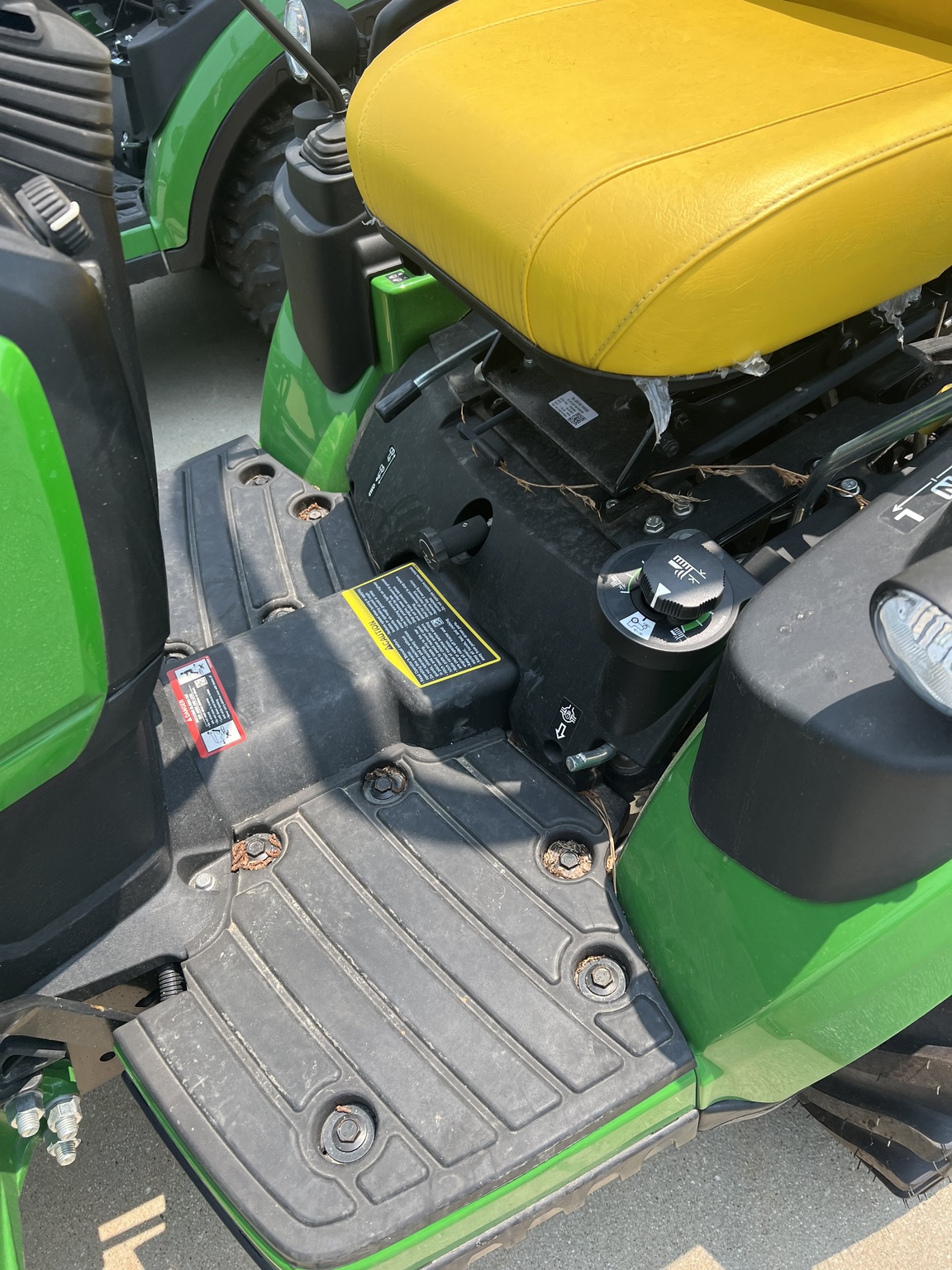 2024 John Deere 1025R Image 3