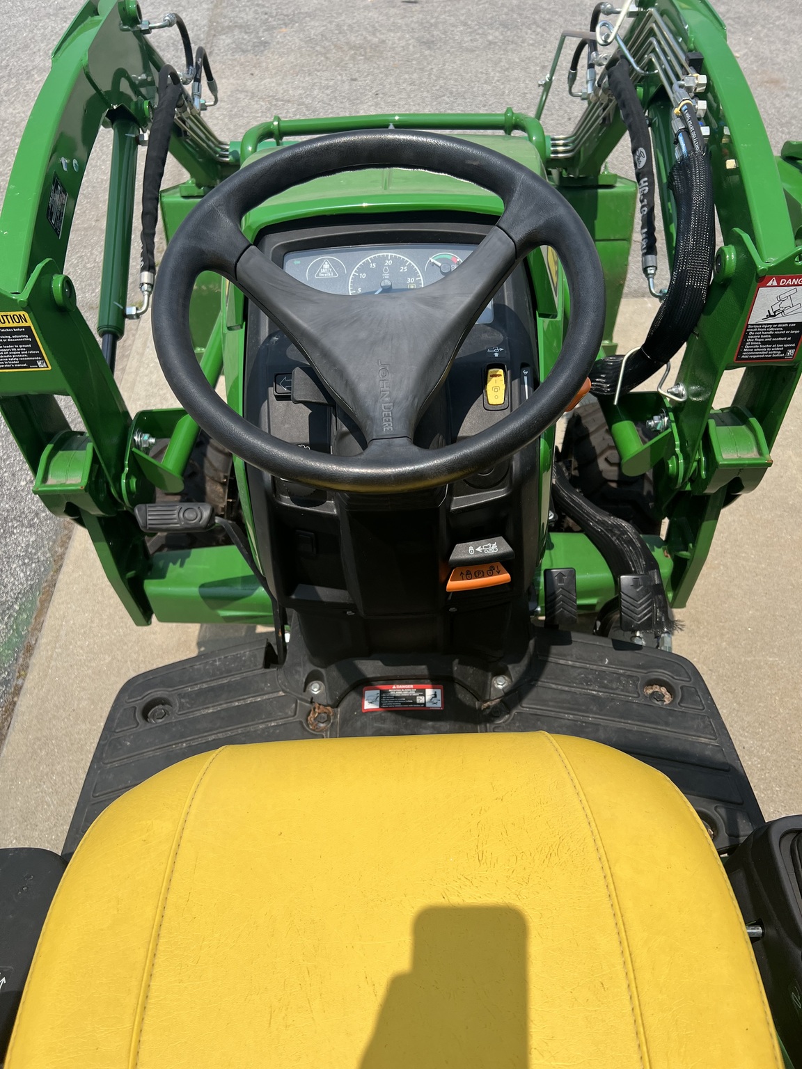 2024 John Deere 1025R Image 4