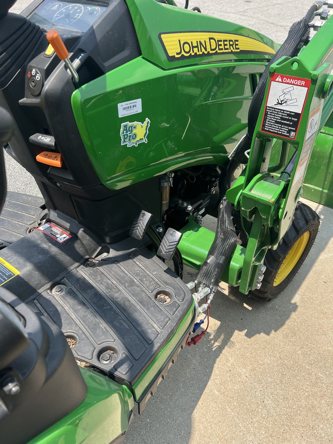 2024 John Deere 1025R Image 6