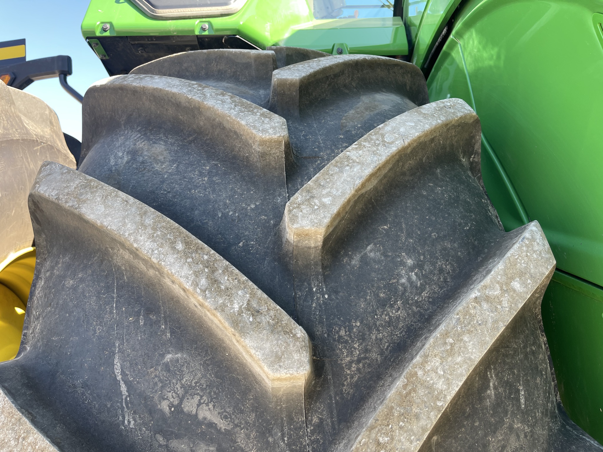  2023 John Deere 9R 490 at Heritage Tractor in Brimfield, IL