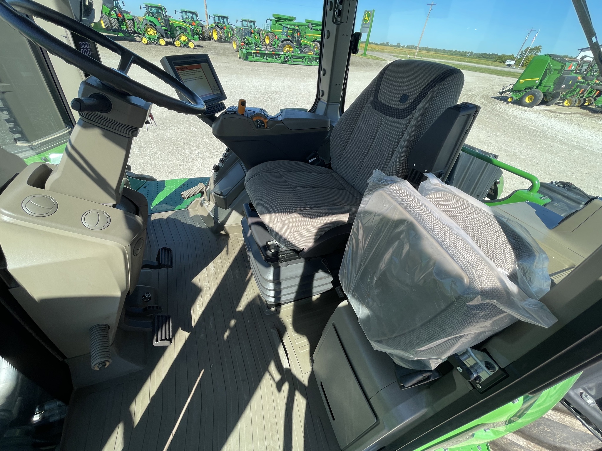  2023 John Deere 9R 490 at Heritage Tractor in Brimfield, IL