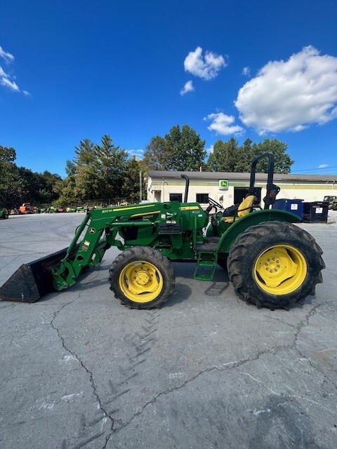 2018 John Deere 5055E Image 4