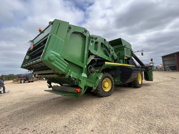 2018 John Deere CP690 Photo 4