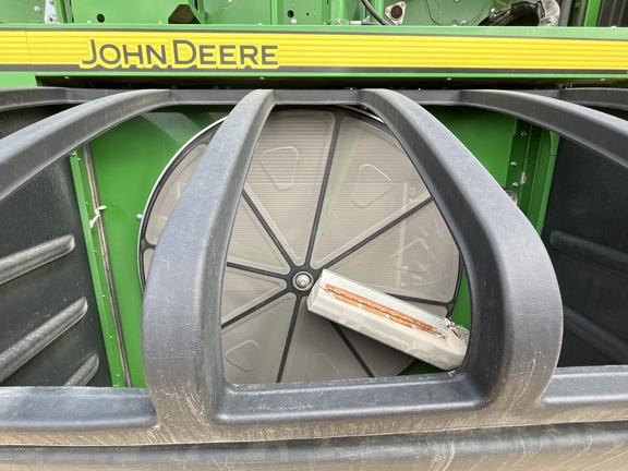 2018 John Deere CP690 Photo 9
